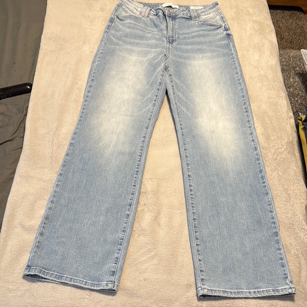 Judy Blue lavenders blue light wash high rise wide leg jeans with pocket details